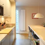Beautiful And Bright Apartment Near Eiffel Tower